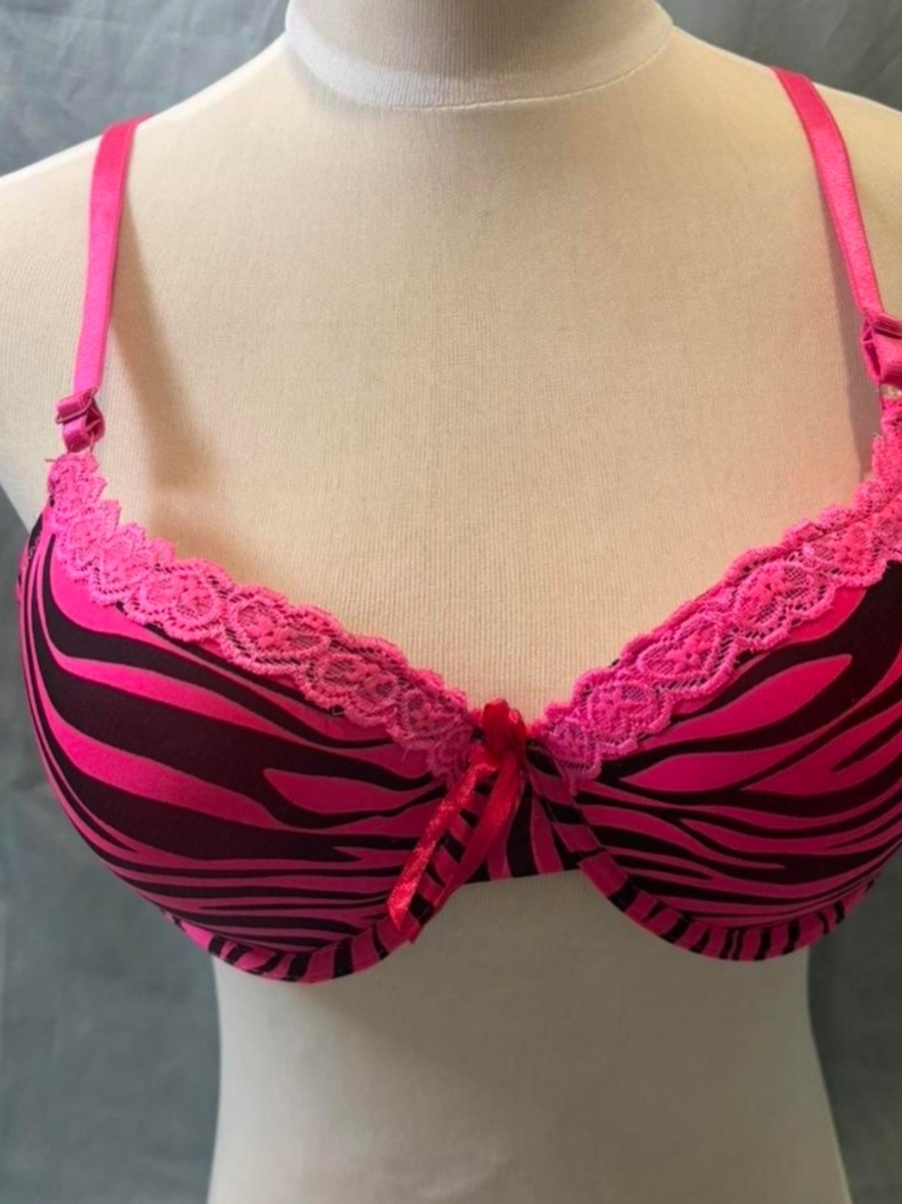 y2K hot pink zebra print lace deadstock bra size 40D